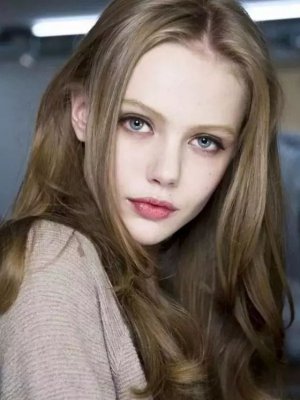 90后超模蘿卜達Frida Gustavsson